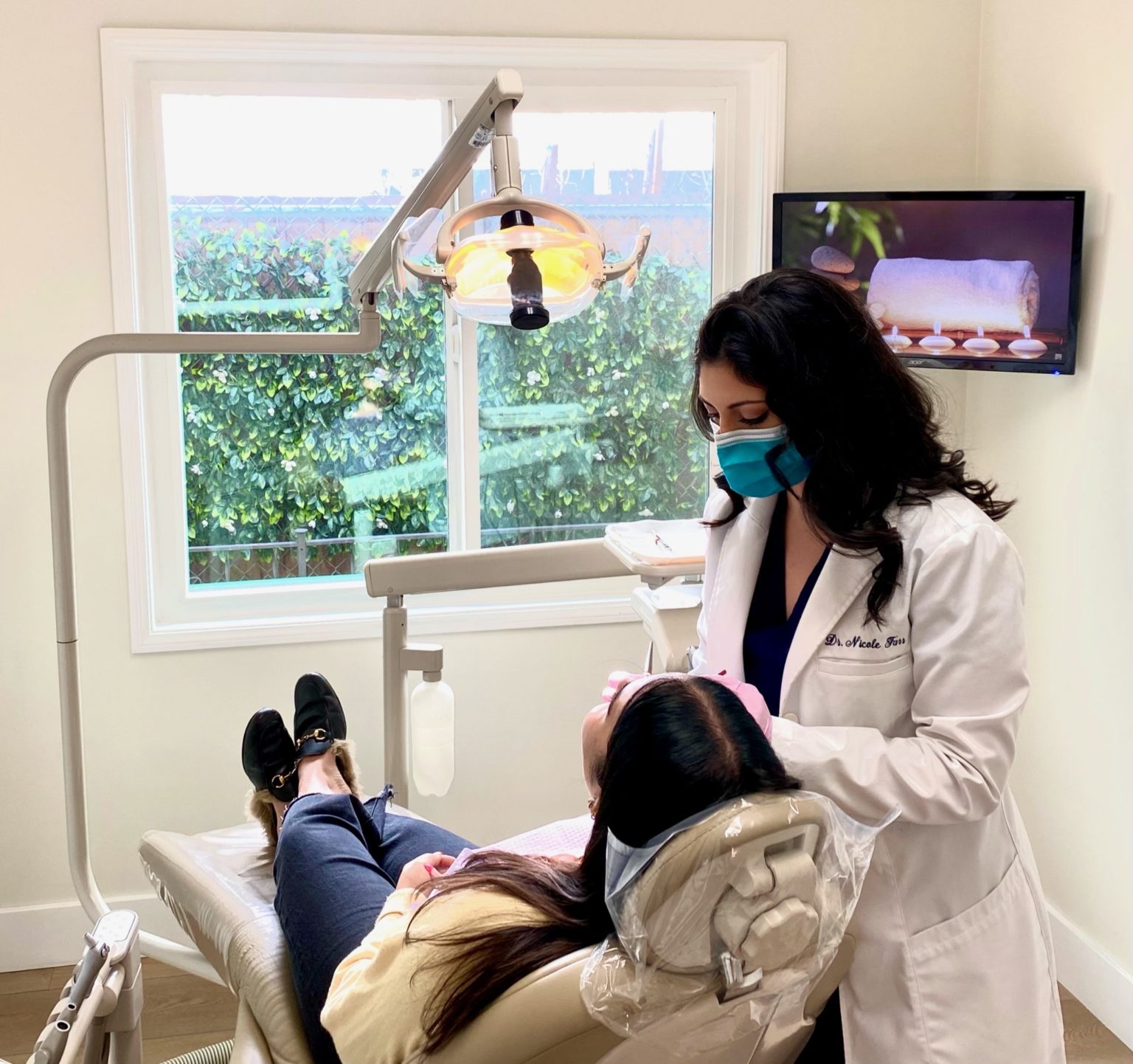 Dr Nicole Farr – Los Angeles Dentist Office in Hancock Park Ca